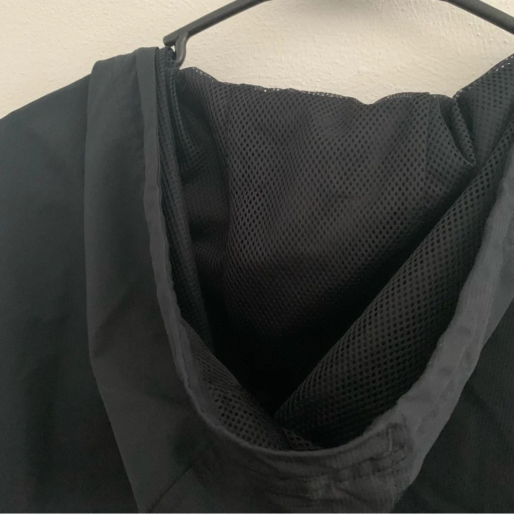 Under Armour Men's Black Windbreaker